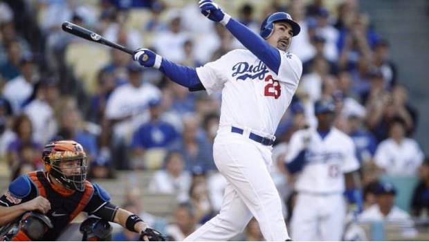 Sale de los Dodgers Adrián González Sale de los Dodgers Adrián González