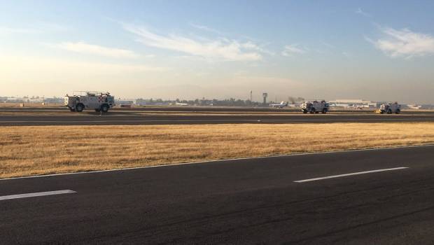 Vuelo de Aeromar aterriza de emergencia en AICM tras incendio en motor. Noticias en tiempo real