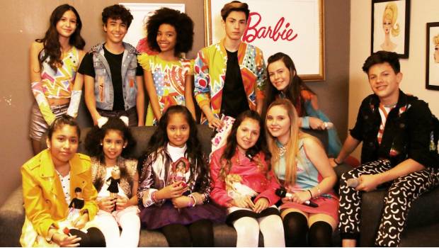 #BarbieFashionChallenge: niños y niñas se reúnen para crear un look inspirado en Barbie. Noticias en tiempo real
