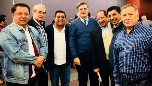 Marcelo Ebrad reaparece en reunión de Morena