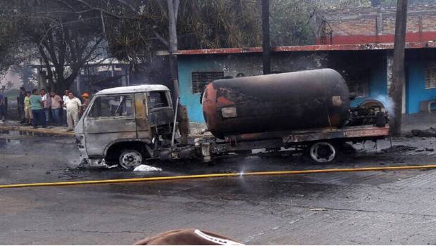 Flamazo de pipa deja 9 heridos en Veracruz. Noticias en tiempo real