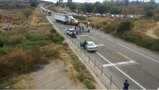 Bloquean carretera en Nochixtlán. Noticias en tiempo real