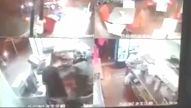 VIDEO: Sujetos armados asaltan pizzería en Coyoacán. Noticias en tiempo real