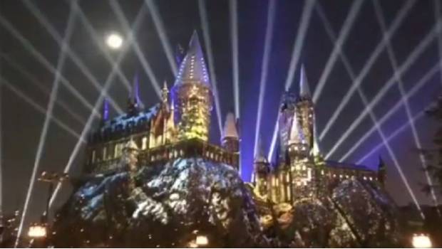 Entre magia y luces, Hogwarts recibió el 2018 (VIDEO). Noticias en tiempo real