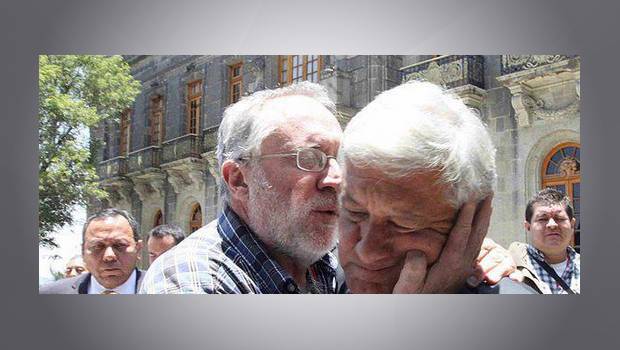 El malogrado beso de Javier Sicilia a López Obrador. Noticias en tiempo real