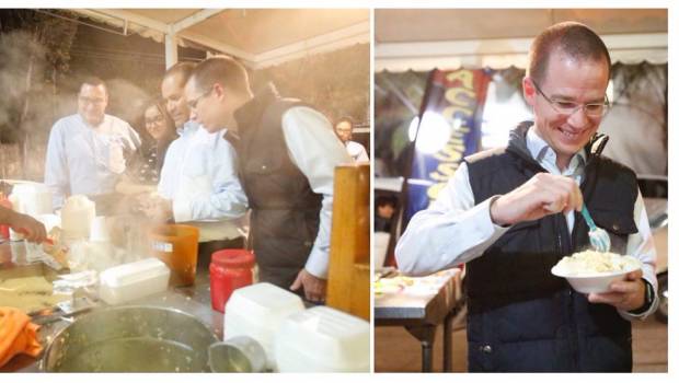 Ricardo Anaya come un plato de 'chascas' en Aguascalientes. Noticias en tiempo real