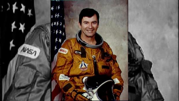 Falleció John Young, uno de los hombres que caminó por la luna