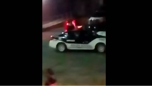 Captan a policías en presunto robo a tienda Aurrerá