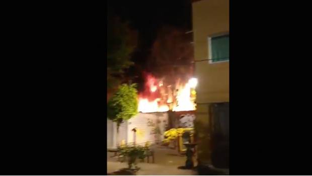 Video: Se incendia un depósito de vehículos en Coyoacán. Noticias en tiempo real