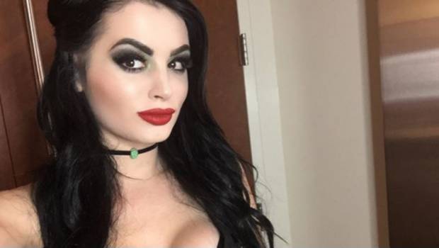 VIDEO: Brutal patada podría haber acabado con la carrera de Paige en la WWE. Noticias en tiempo real