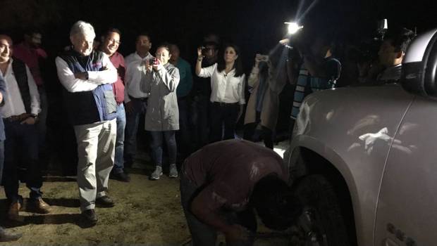 Le ponchan las llantas a AMLO tras mitin en Chiapas. Noticias en tiempo real
