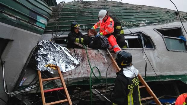 Descarrilamiento de tren deja 3 muertos en Italia. Noticias en tiempo real