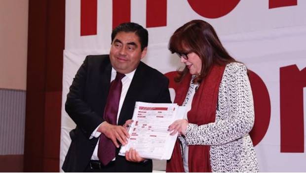 Miguel Barbosa se registra como precandidato a gobernador de Puebla. Noticias en tiempo real
