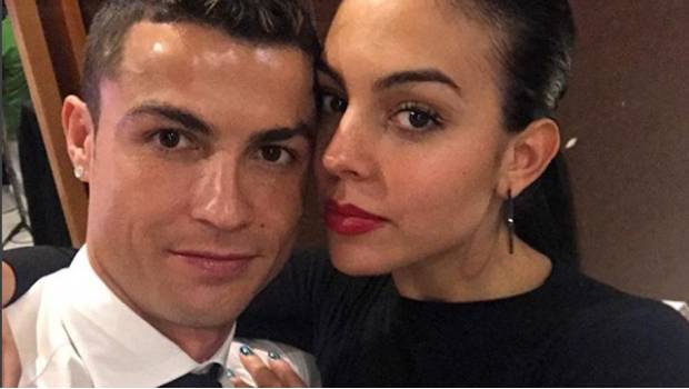 FOTOS. Cristiano Ronaldo y Georgina Rodríguez enseñan a nadar a sus bebés