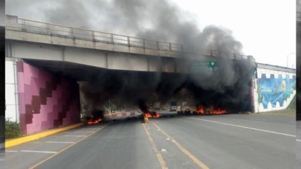 Bloquean calles de Ocotlán por asesinato de civiles en Tanhuato. Noticias en tiempo real