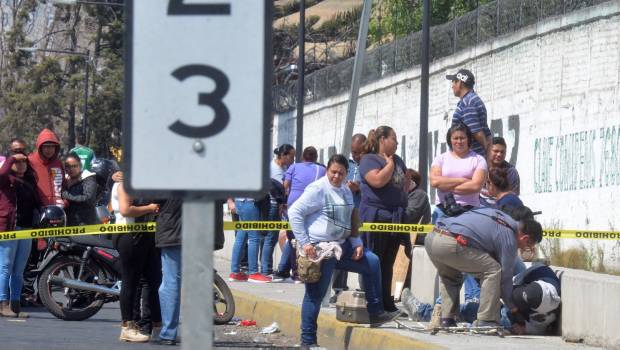 Muere militar al frustrar asalto a camión de pasajeros en la México-Puebla. Noticias en tiempo real