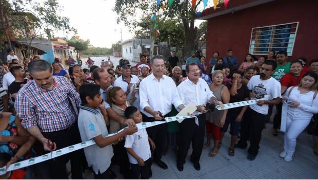 Entrega Quirino Ordaz obras de pavimentación en Mazatlán. Noticias en tiempo real