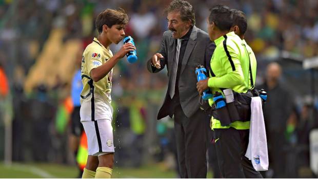 La Volpe considera que América desperdicia el talento de Diego Lainez La Volpe considera que América desperdicia el talento de Diego Lainez