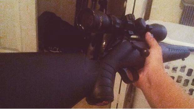Nikolas Cruz publicaba en redes sociales fotos con armas, dicen sus excompañeros. Noticias en tiempo real