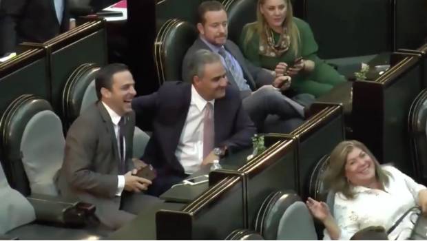 Diputados de Nuevo León votan por sus compañeros faltistas (VIDEO). Noticias en tiempo real
