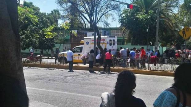 Ambulancia arrolla a mujer que intentó evitar bloqueo de la CNTE en Oaxaca. Noticias en tiempo real
