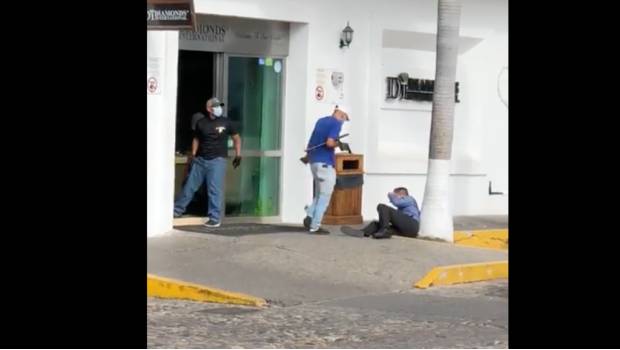 Asaltan joyería en Puerto Vallarta (VIDEO). Noticias en tiempo real