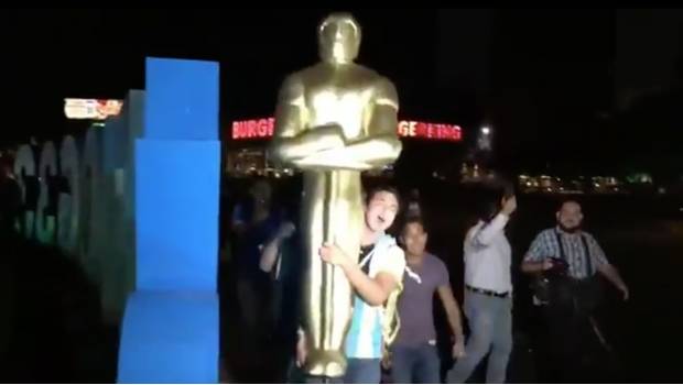 Festejan en La Minerva premios Oscar de Guillermo del Toro. Noticias en tiempo real