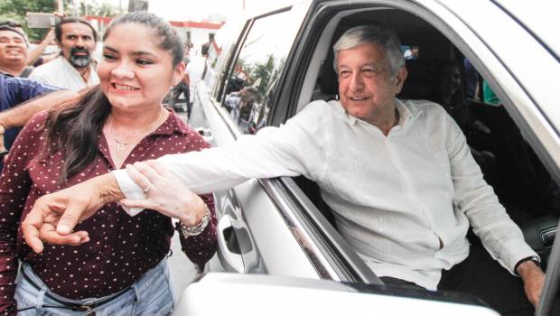 Historiadora llama a una quema de libros de Vargas Llosa por criticar a AMLO. Noticias en tiempo real