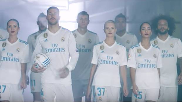 Azafatas y jugadores del Real Madrid juntos en un divertido comercial. Noticias en tiempo real