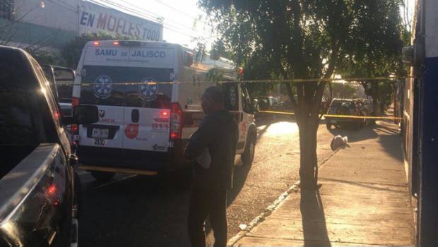Abandonan camioneta con ejecutados en Guadalajara. Noticias en tiempo real