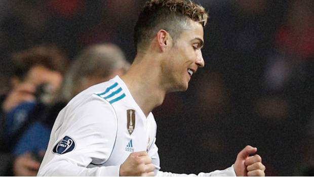 Captan a Dani Alves pegándole moco a Cristiano Ronaldo Captan a Dani Alves pegándole moco a Cristiano Ronaldo