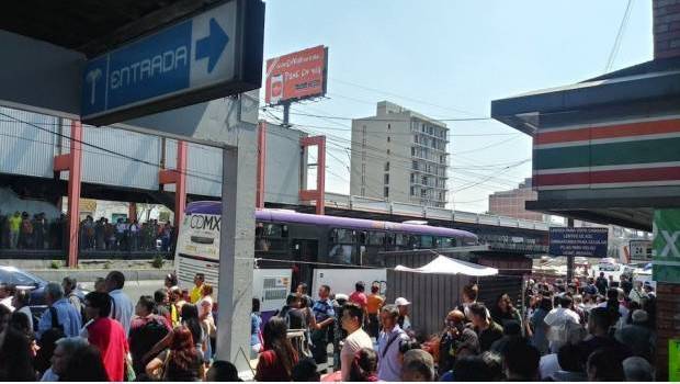 Fallece un hombre al caer a las vías del Metro en estación Xola. Noticias en tiempo real