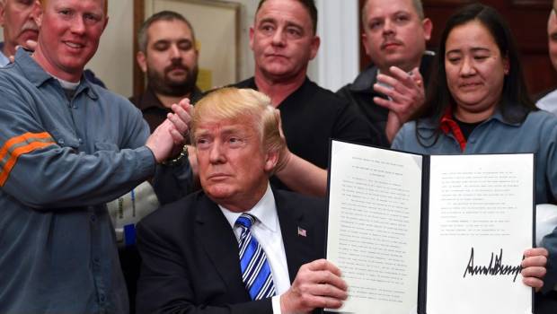 Trump firma decreto que impone aranceles al aluminio y acero; deja fuera a México y Canadá. Noticias en tiempo real