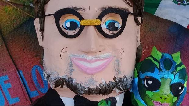 Guillermo del Toro ¡tiene su propia piñata!. Noticias en tiempo real