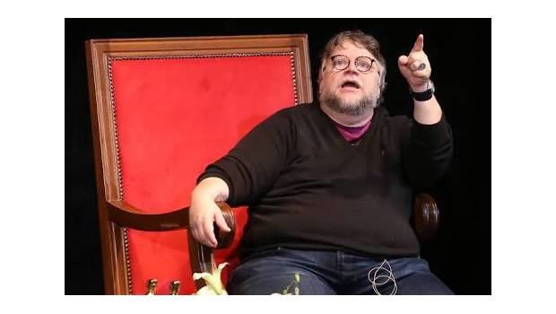 Guillermo del Toro y su espantosa obesidad. Un líder que no predica con el ejemplo. Noticias en tiempo real
