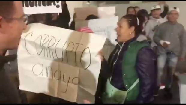 VIDEO: Reciben a Anaya con gritos en el AICM tras viaje a Alemania. Noticias en tiempo real