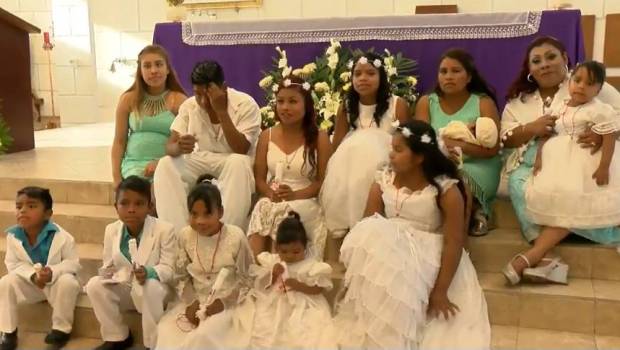 Causa revuelo en Monterrey mujer de 30 años que celebró bautizo ¡de sus 10 hijos!. Noticias en tiempo real