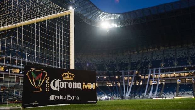 Pumas cae ante un Necaxa con 10 hombres Pumas cae ante un Necaxa con 10 hombres