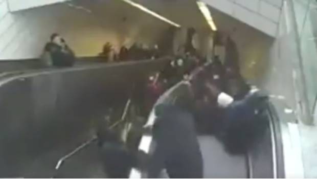 #Video Escalera eléctrica se traga a hombre en el Metro de Estambul