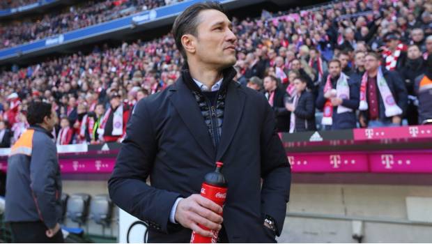 Leverkusen gana y se acerca a la Champions