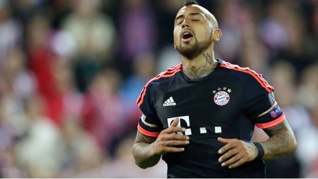 Vidal abandona entrenamiento del Bayern por problemas en su rodilla derecha