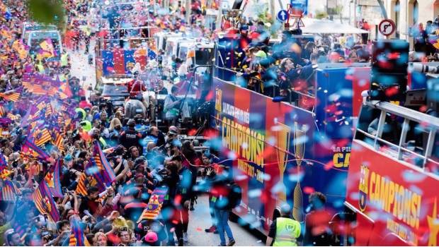 Barcelona se pintó de azulgrana para celebrar el doblete. Noticias en tiempo real