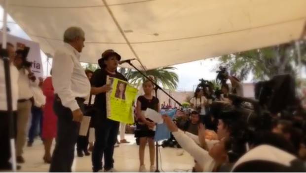 "Estoy con Obrador", dice familiar de desaparecidas en Cadereyta. Noticias en tiempo real
