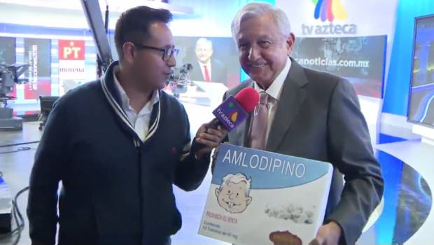 VIDEO: Regalan a López Obrador un "amlodipino" gigante en su visita a TV Azteca. Noticias en tiempo real