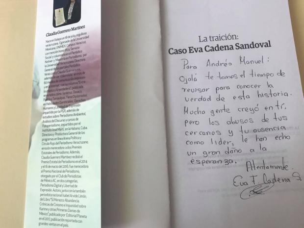 Eva Cadena increpa a López Obrador en Veracruz; le entrega su libro Eva Cadena increpa a López Obrador en Veracruz; le entrega su libro