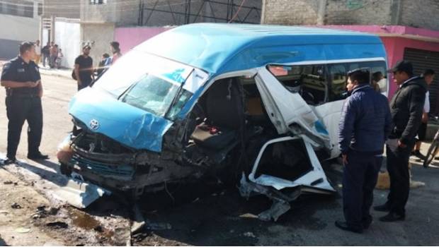 Choque de camioneta de transporte público en la México-Puebla deja 12 lesionados. Noticias en tiempo real
