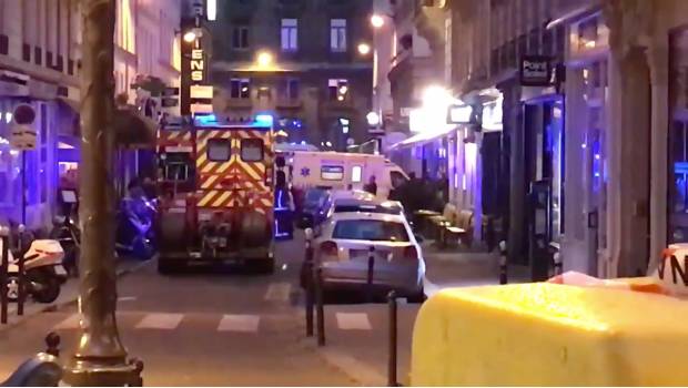 Ataque con cuchillo en París deja al menos un muerto y 8 heridos. Noticias en tiempo real