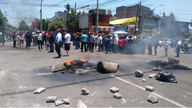 Se enfrentan mototaxistas y policías en Toluca por operativo. Noticias en tiempo real