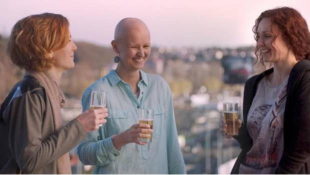 Mamma Beer, la cerveza que ayuda en su tratamiento a mujeres con cáncer de mama. Noticias en tiempo real