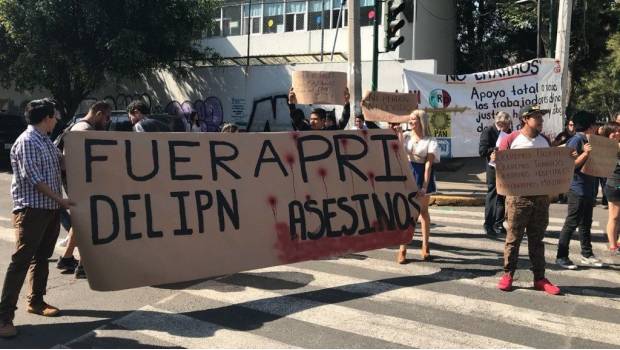 Protestan estudiantes durante encuentro de Mikel Arriola en el IPN. Noticias en tiempo real